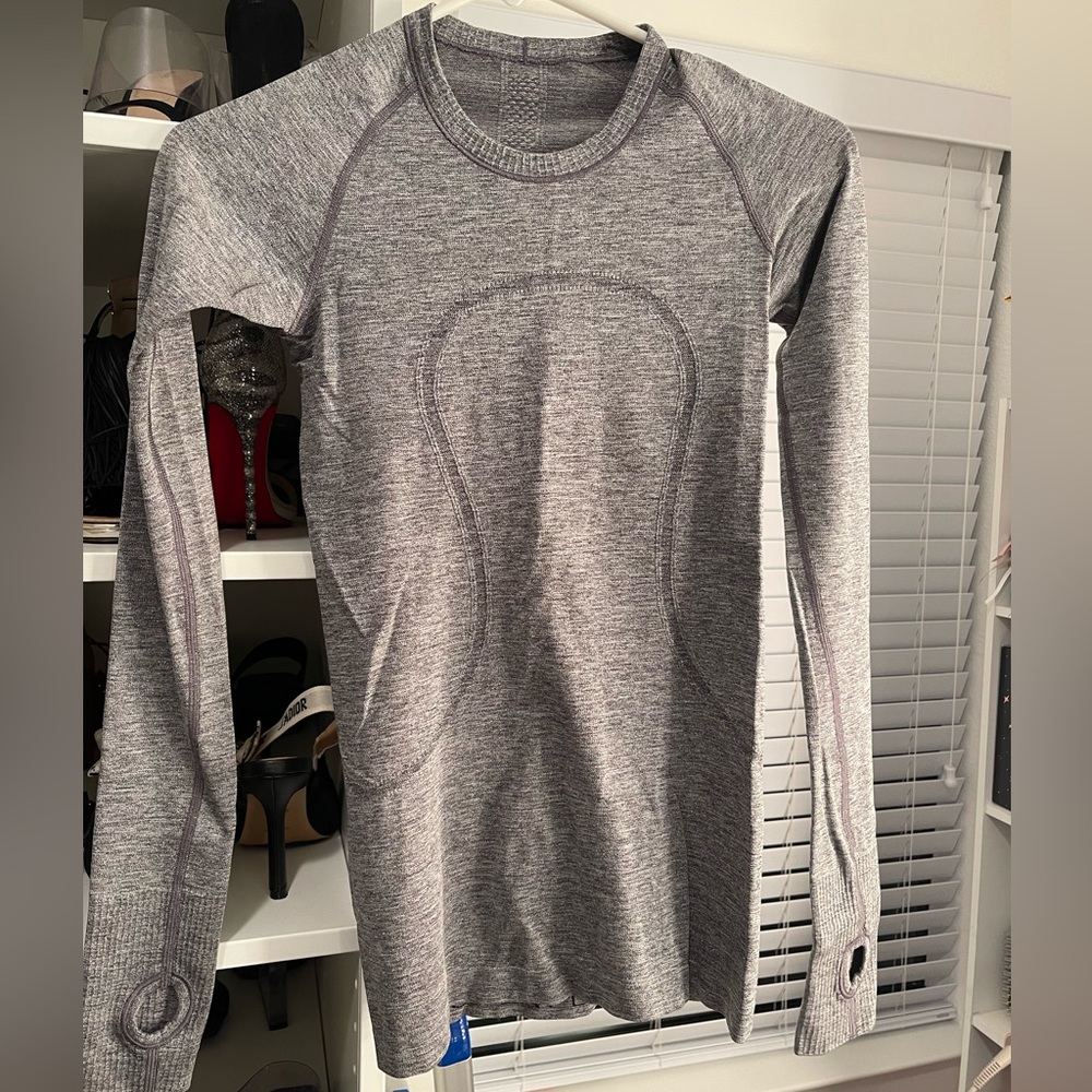 XS Lululemon long sleeve top. Gray with shimmer.